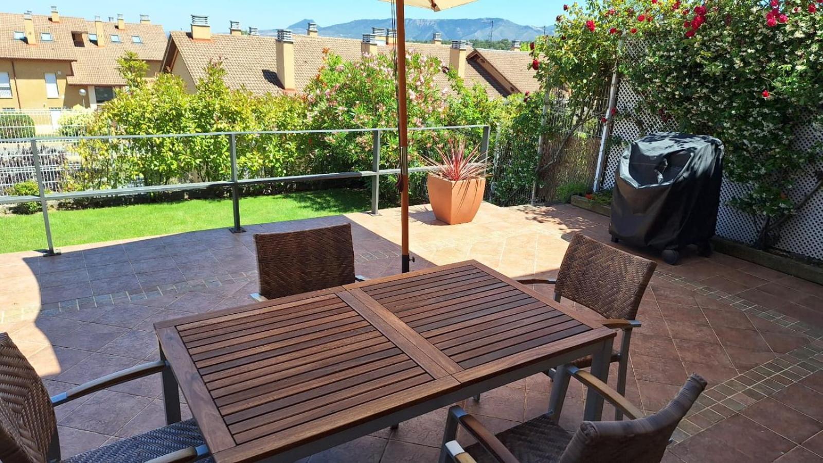 Estancia Con Jardin Entre Golf Y Monte - Cerca Logrono Sojuela Екстериор снимка